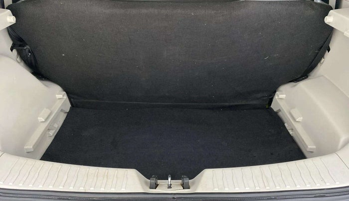 2022 Mahindra XUV300 W6 1.5 Sunroof Diesel, Diesel, Manual, 43,222 km, Boot Inside