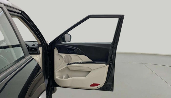 2022 Mahindra XUV300 W6 1.5 Sunroof Diesel, Diesel, Manual, 43,222 km, RHS Front Door