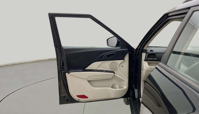 2022 Mahindra XUV300 W6 1.5 Sunroof Diesel, Diesel, Manual, 43,222 km, LHS Front Door