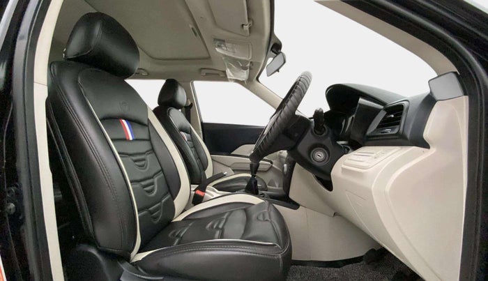 2022 Mahindra XUV300 W6 1.5 Sunroof Diesel, Diesel, Manual, 43,222 km, Right Side Front Door Cabin