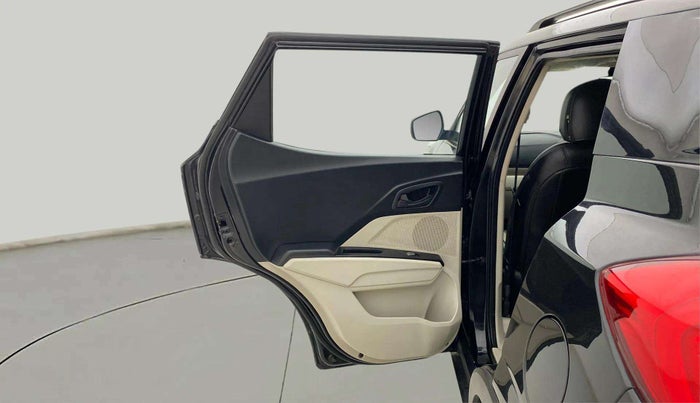 2022 Mahindra XUV300 W6 1.5 Sunroof Diesel, Diesel, Manual, 43,222 km, LHS Rear Door