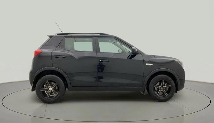 2022 Mahindra XUV300 W6 1.5 Sunroof Diesel, Diesel, Manual, 43,222 km, Right Side View