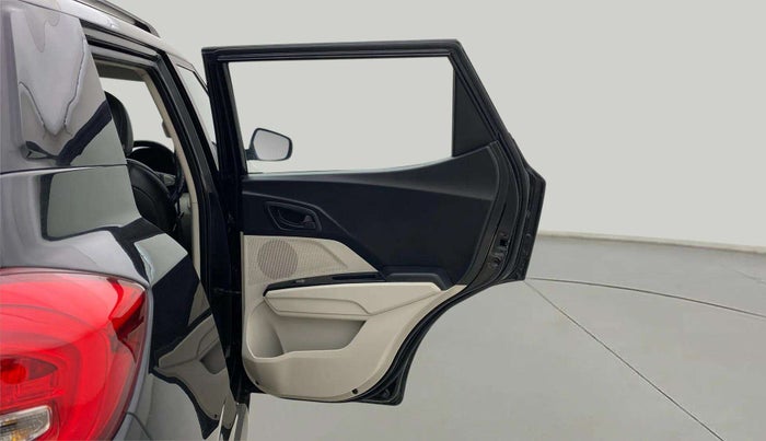 2022 Mahindra XUV300 W6 1.5 Sunroof Diesel, Diesel, Manual, 43,222 km, RHS Rear Door
