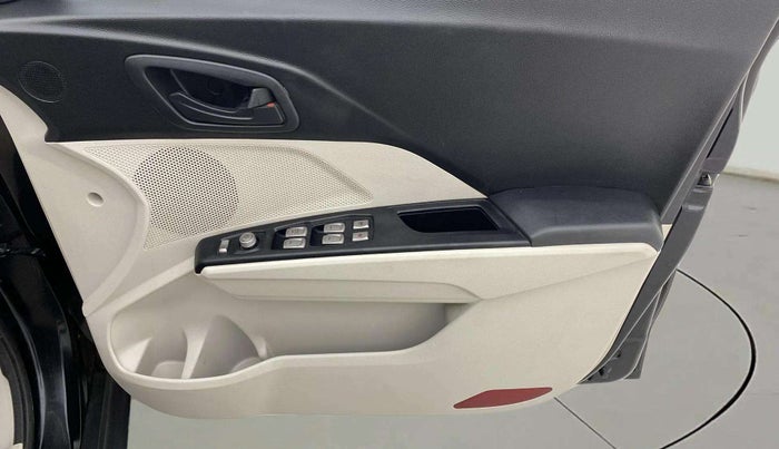 2022 Mahindra XUV300 W6 1.5 Sunroof Diesel, Diesel, Manual, 43,222 km, Driver Side Door Panels Control