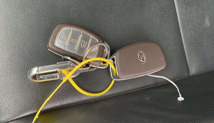 2020 Hyundai NEW I20 ASTA (O) 1.0 TURBO GDI DCT, Petrol, Automatic, 25,405 km, Key Close Up
