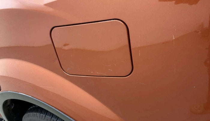 2015 Mahindra XUV500 W10, Diesel, Manual, 66,980 km, Left quarter panel - Minor scratches