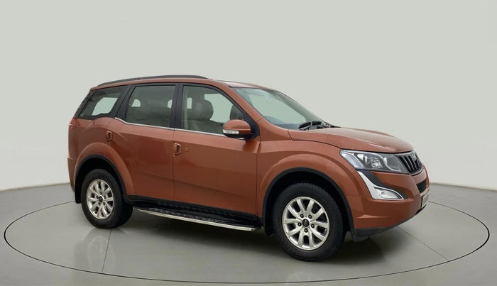 2015 Mahindra XUV500 W10, Diesel, Manual, 66,980 km, Right Front Diagonal