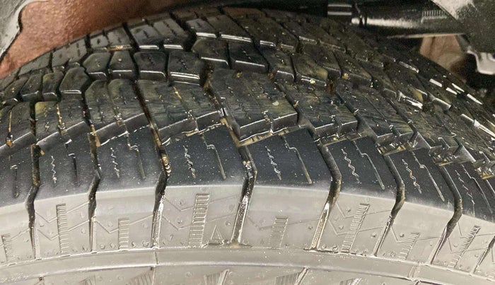 2015 Mahindra XUV500 W10, Diesel, Manual, 66,980 km, Left Rear Tyre Tread