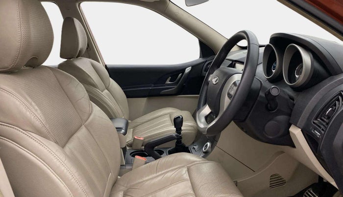 2015 Mahindra XUV500 W10, Diesel, Manual, 66,980 km, Right Side Front Door Cabin