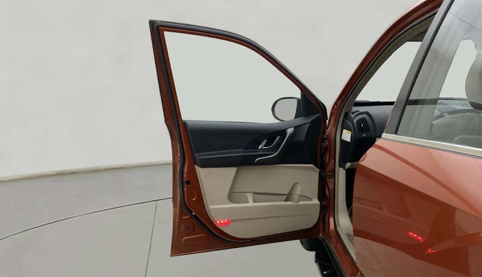 2015 Mahindra XUV500 W10, Diesel, Manual, 66,980 km, LHS Front Door