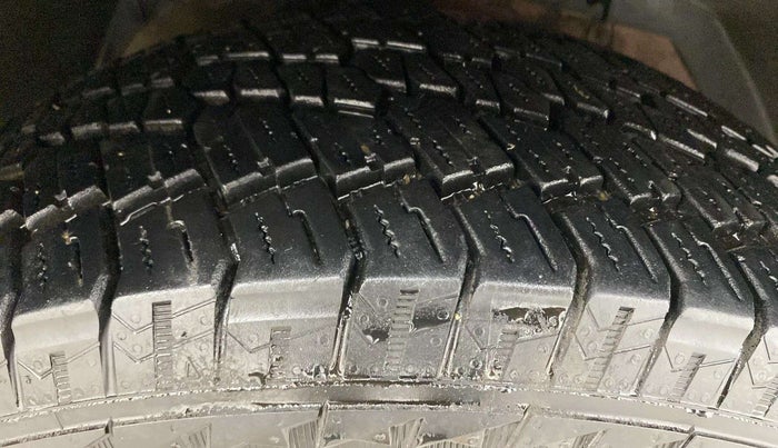 2015 Mahindra XUV500 W10, Diesel, Manual, 66,980 km, Right Front Tyre Tread