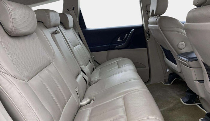 2015 Mahindra XUV500 W10, Diesel, Manual, 66,980 km, Right Side Rear Door Cabin