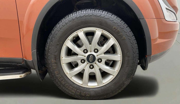 2015 Mahindra XUV500 W10, Diesel, Manual, 66,980 km, Right Front Wheel