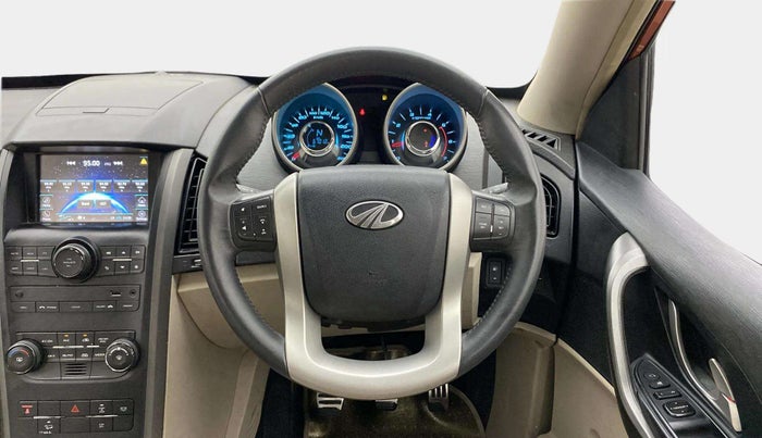 2015 Mahindra XUV500 W10, Diesel, Manual, 66,980 km, Steering Wheel Close Up