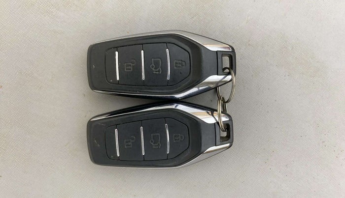 2015 Mahindra XUV500 W10, Diesel, Manual, 66,980 km, Key Close Up