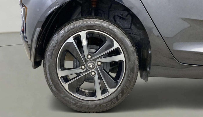 2023 Tata ALTROZ  XZA Plus Sunroof Dark Edition, Petrol, Automatic, 16,862 km, Right Rear Wheel