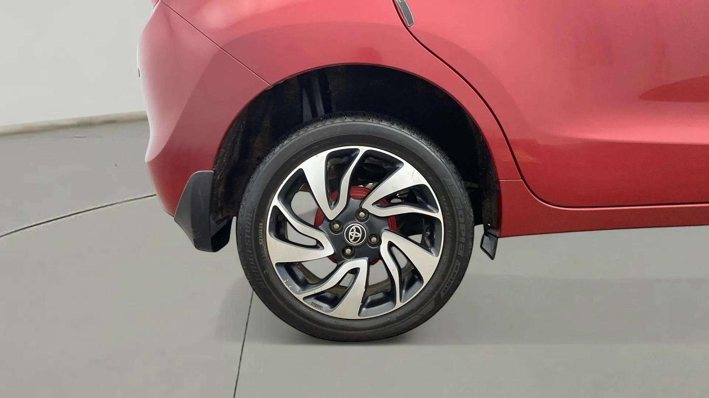 2020 Toyota Glanza V, Petrol, Manual, 77,753 km, Right Rear Wheel