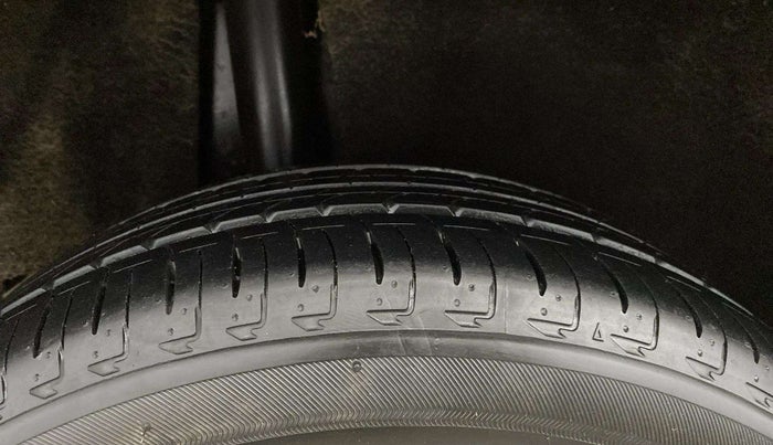 2020 Toyota Glanza V, Petrol, Manual, 77,753 km, Right Rear Tyre Tread