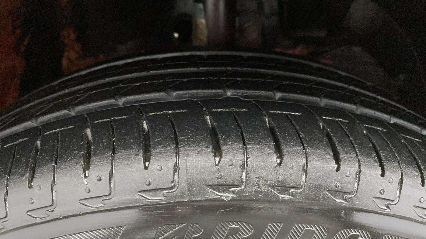 2020 Toyota Glanza V, Petrol, Manual, 77,753 km, Right Front Tyre Tread