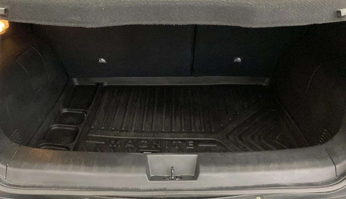 2023 Nissan MAGNITE XV PREMIUM TURBO CVT, Petrol, Automatic, 35,940 km, Boot Inside