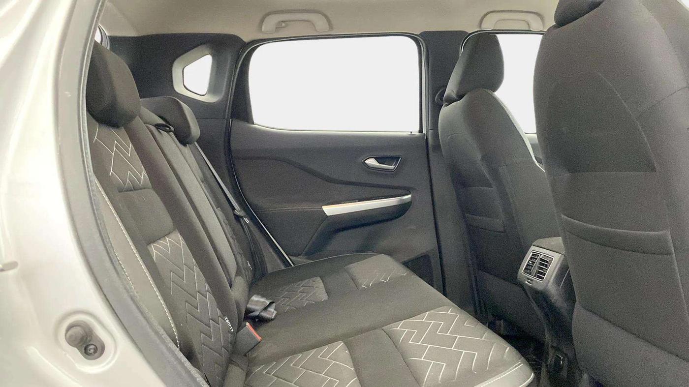 2023 Nissan MAGNITE XV PREMIUM TURBO CVT, Petrol, Automatic, 36,095 km, Right Side Rear Door Cabin