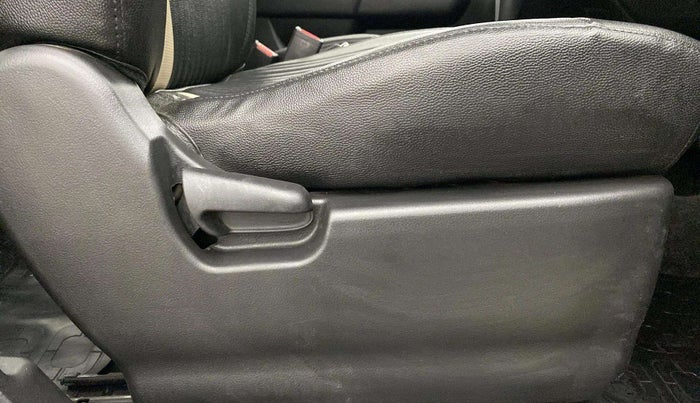 2018 Maruti Wagon R 1.0 VXI + (O) AMT, Petrol, Automatic, 29,943 km, Driver Side Adjustment Panel