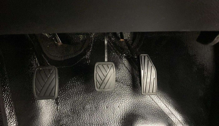 2022 Maruti Swift ZXI PLUS DUAL TONE, Petrol, Manual, 84,062 km, Pedals