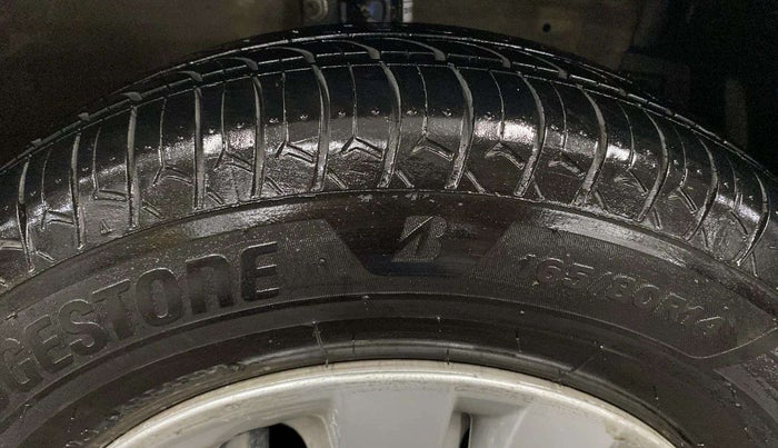 2015 Maruti Swift LXI, Petrol, Manual, 22,310 km, Right Front Tyre Tread