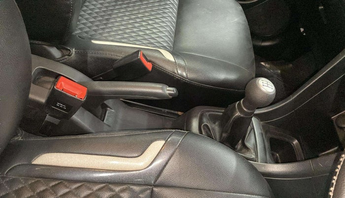 2015 Maruti Swift LXI, Petrol, Manual, 22,310 km, Gear Lever