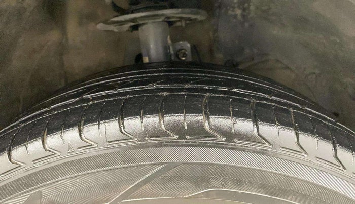 2017 Maruti Baleno DELTA PETROL 1.2, Petrol, Manual, 72,735 km, Right Front Tyre Tread