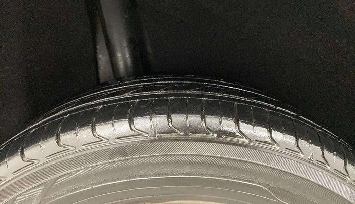 2017 Maruti Baleno DELTA PETROL 1.2, Petrol, Manual, 72,735 km, Right Rear Tyre Tread
