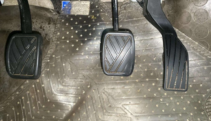 2015 Maruti Ertiga ZXI, Petrol, Manual, 34,801 km, Pedals