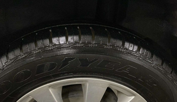 2015 Maruti Ertiga ZXI, Petrol, Manual, 34,801 km, Left Rear Tyre Tread