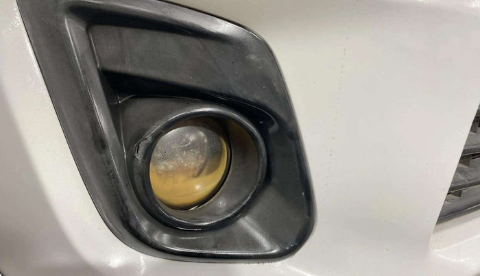 2015 Maruti Ertiga ZXI, Petrol, Manual, 34,801 km, Right fog light - Fog light not working