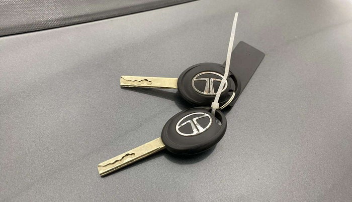 2023 Tata Tiago XM CNG, CNG, Manual, 34,209 km, Key Close Up