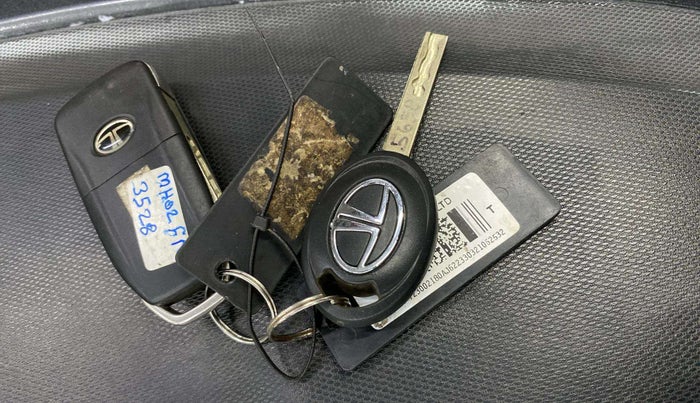 2021 Tata Tiago XZA PLUS PETROL, Petrol, Automatic, 15,290 km, Key Close Up