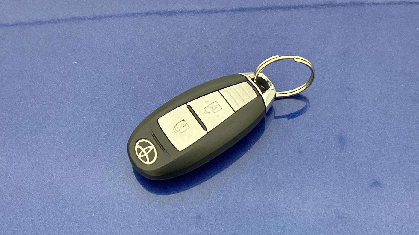 2021 Toyota URBAN CRUISER PREMIUM GRADE AT DUAL TONE, Petrol, Automatic, 88,540 km, Key Close Up