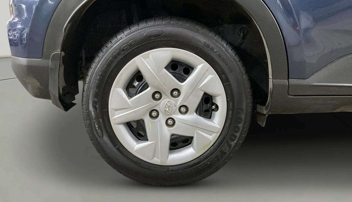 2022 Hyundai VENUE S+ 1.2, Petrol, Manual, 12,463 km, Right Rear Wheel