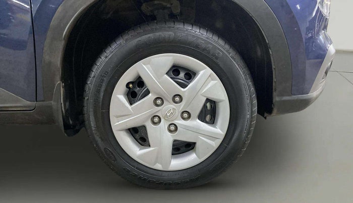 2022 Hyundai VENUE S+ 1.2, Petrol, Manual, 12,463 km, Right Front Wheel