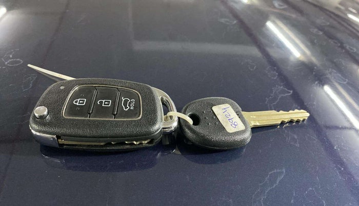 2022 Hyundai VENUE S+ 1.2, Petrol, Manual, 12,463 km, Key Close Up