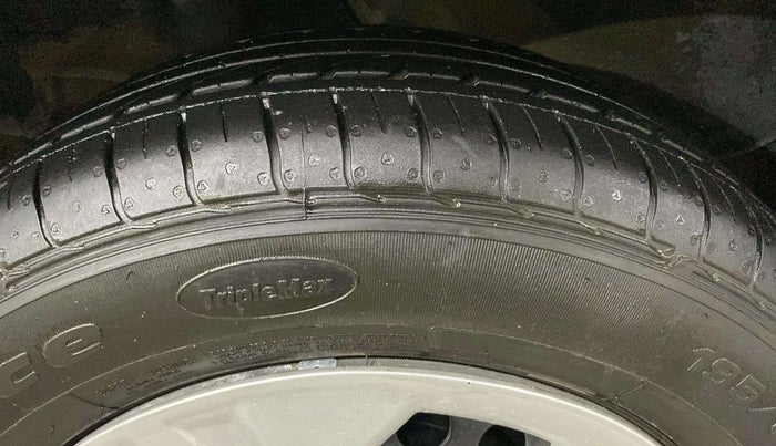 2022 Hyundai VENUE S+ 1.2, Petrol, Manual, 12,463 km, Right Rear Tyre Tread