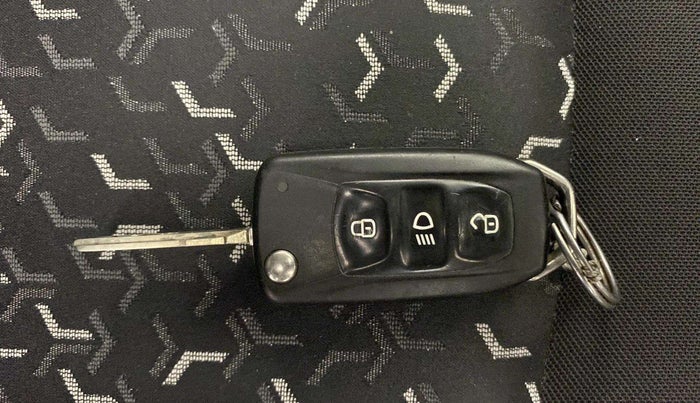 2020 Tata Tiago XZ PETROL, CNG, Manual, 80,997 km, Key Close Up