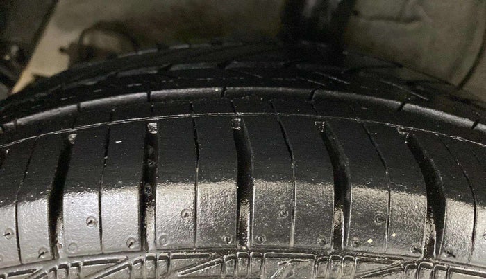 2016 Hyundai Xcent SX 1.2, Petrol, Manual, 24,719 km, Right Rear Tyre Tread