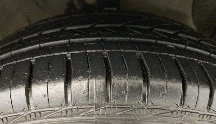 2016 Hyundai Xcent SX 1.2, Petrol, Manual, 24,719 km, Right Front Tyre Tread