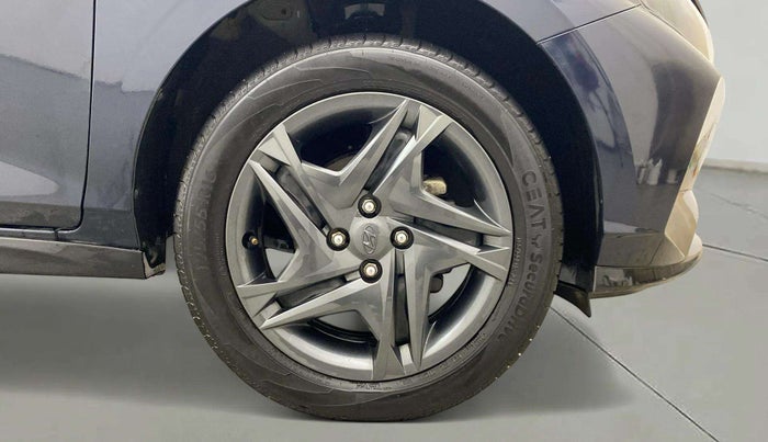 2023 Hyundai NEW I20 SPORTZ 1.2 IVT, Petrol, Automatic, 16,432 km, Right Front Wheel