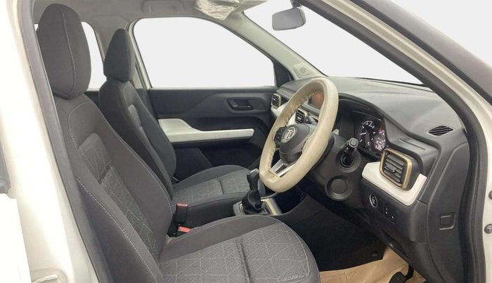 2022 Tata PUNCH ACCOMPLISHED DAZZLE PACK MT, Petrol, Manual, 26,429 km, Right Side Front Door Cabin