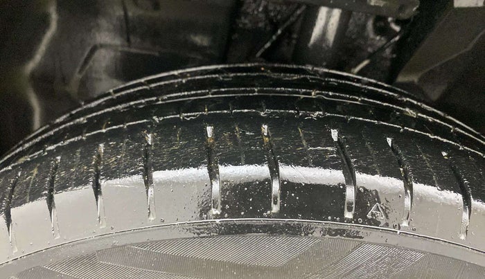 2022 Tata PUNCH ACCOMPLISHED DAZZLE PACK MT, Petrol, Manual, 26,429 km, Left Front Tyre Tread