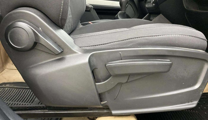 2022 Tata PUNCH ACCOMPLISHED DAZZLE PACK MT, Petrol, Manual, 26,429 km, Driver Side Adjustment Panel