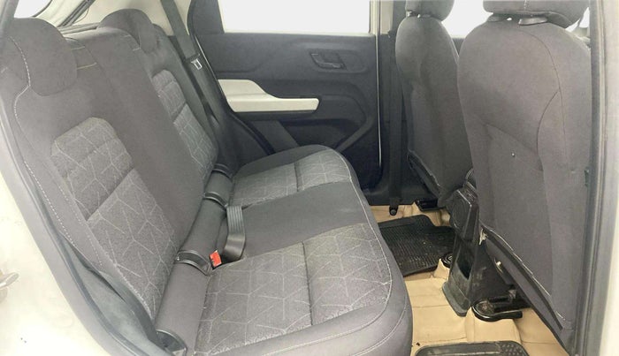 2022 Tata PUNCH ACCOMPLISHED DAZZLE PACK MT, Petrol, Manual, 26,429 km, Right Side Rear Door Cabin