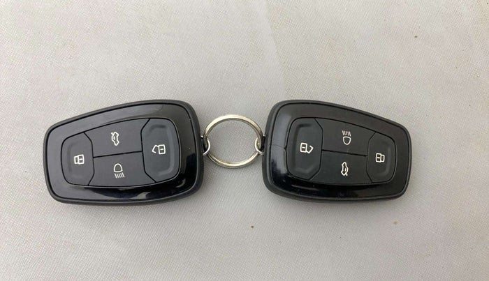 2022 Tata PUNCH ACCOMPLISHED DAZZLE PACK MT, Petrol, Manual, 26,429 km, Key Close Up